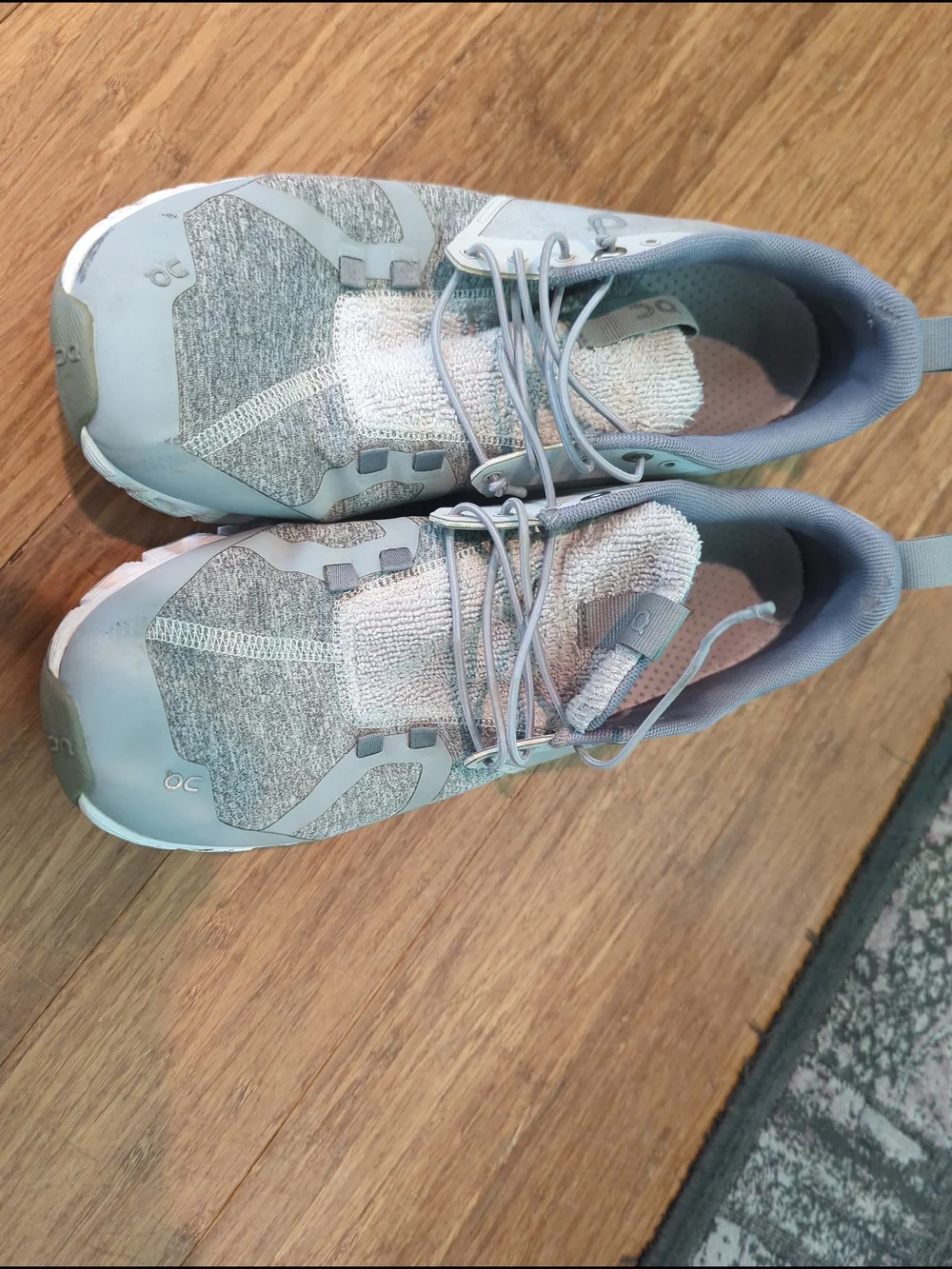 On Running Cloud Terry Cloth Sneakers 9.5 EUC Mens